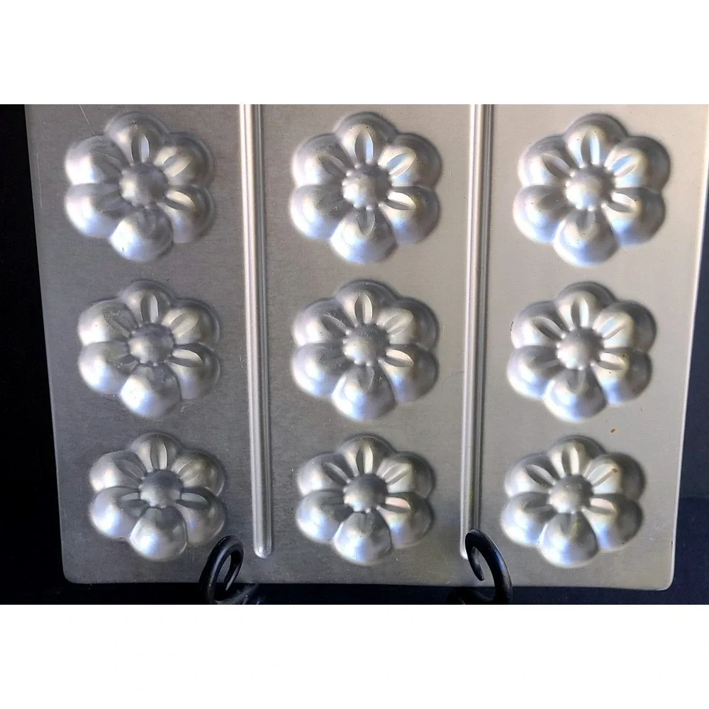 Vintage Wilton English Tea Classic Cookie Bisquit Mold Aluminum Pan 18 Cavity - Picture 3 of 5
